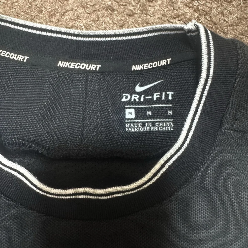 NikeCourt Dri-FIT Tennis Crewneck Sweatshirt Black Men’s Medium - Picture 5 of 11